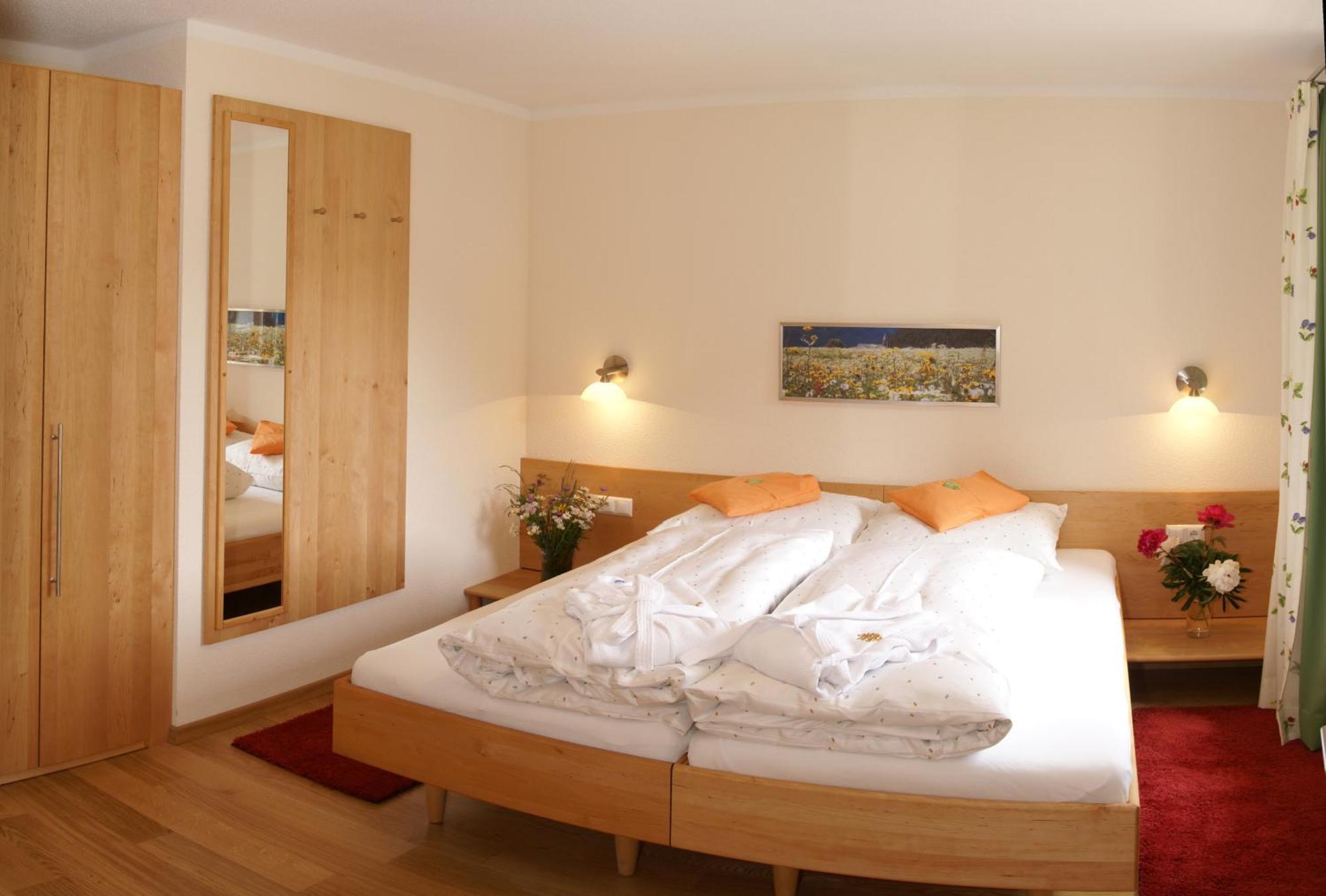 Naturhotel Feriengut Darrehof Serfaus Zimmer foto