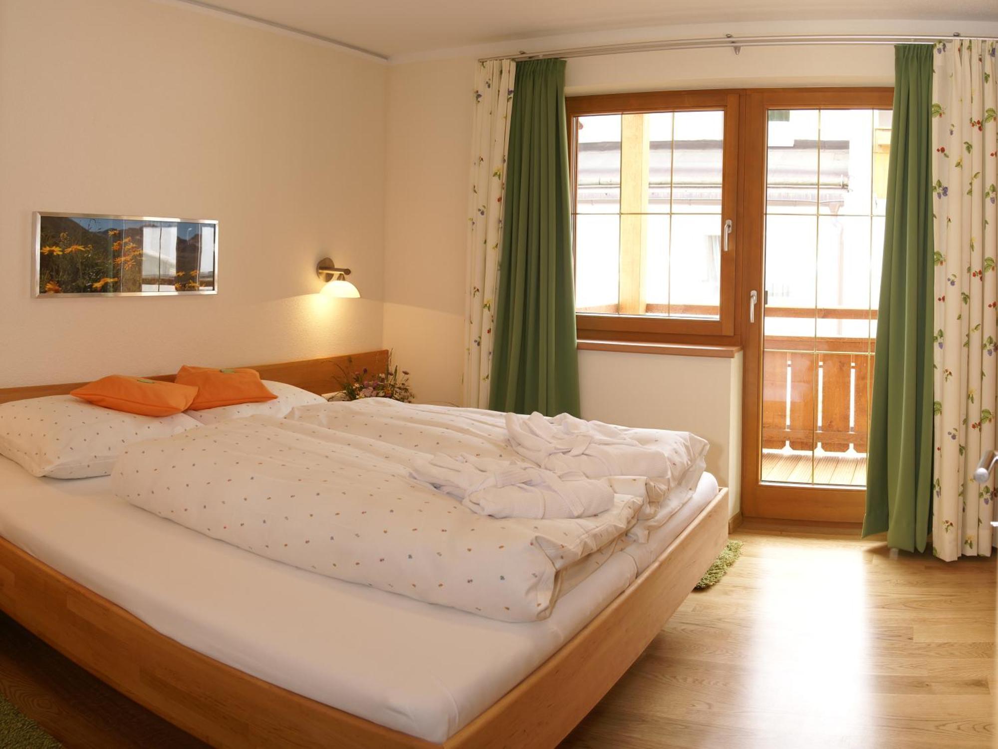 Naturhotel Feriengut Darrehof Serfaus Zimmer foto